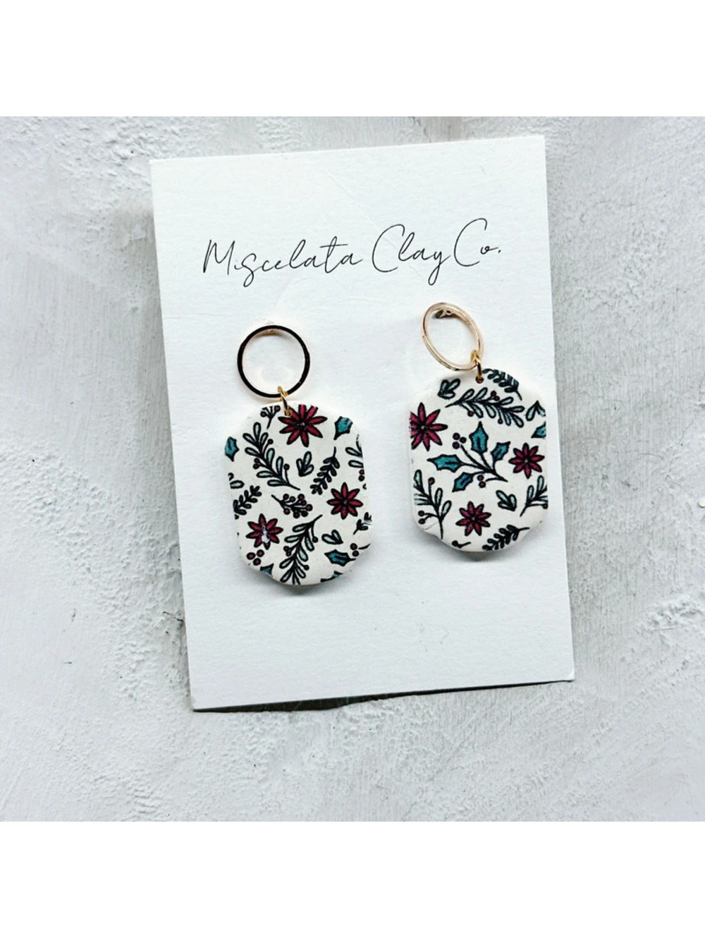 530mc. Goldtone Clay Christmas Earrings